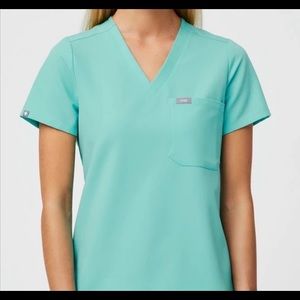 Figs Scrub Top